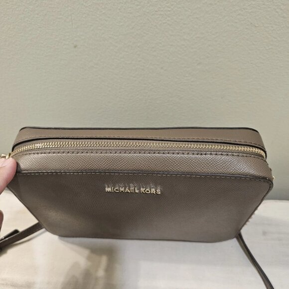 Michael Kors Jet Set Saffiano Shoulder/Crossbody Purse - Picture 2 of 7